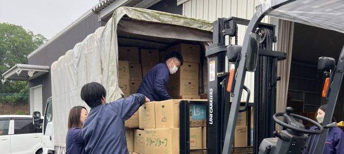 大量のレタスたち